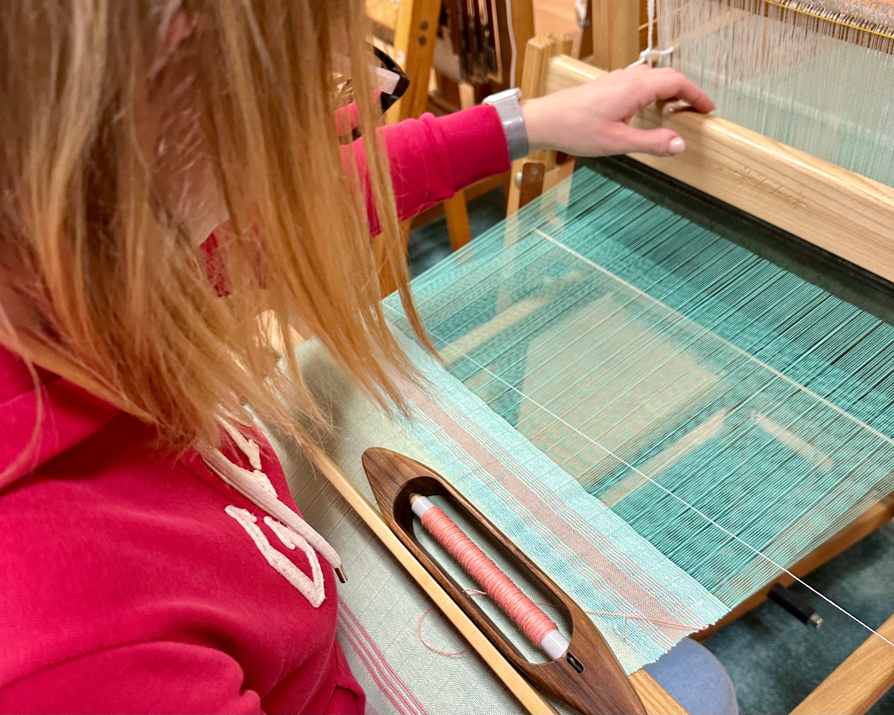 Első szövet készítése kezdő foglalkozáson