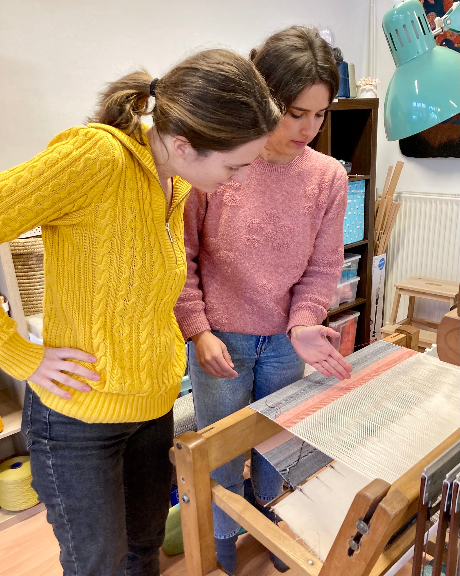 Kéziszövő tanfolyam gyakorlati oktatással a MintaMókus Szövödében