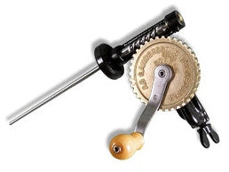 Svéd típusú kézi fonalcsévélő vastagabb csőrrel.